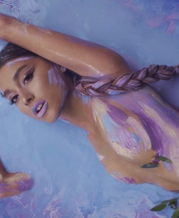 Ariana Grande представила новый трек "God is a woman"
