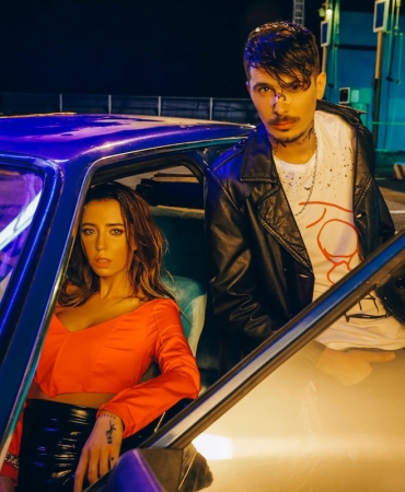 Сексуальность и китч в новом клипе «Время и Стекло»