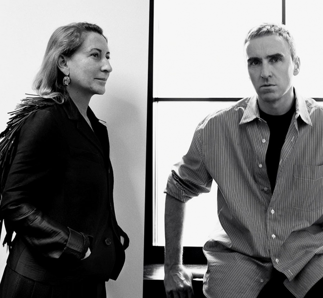 В преддверии самого ожидаемого показа сезона: Prada предлагают задать вопрос Миучче Прада и Рафу Симонсу