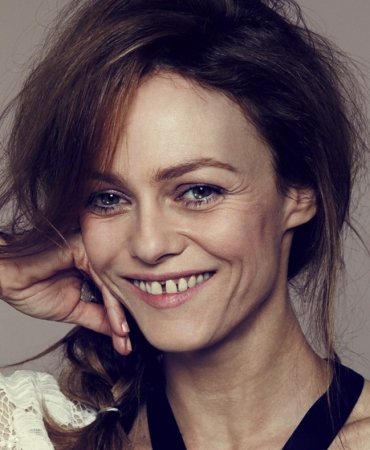 Ванесса Паради заблудилась в киевском лесу в новом видео на песню Kiev