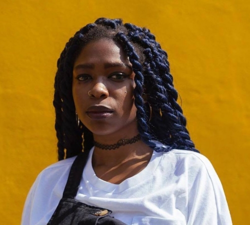 Стильный и глубокий поп-соул в новом видео от «тайной» певицы H.E.R.