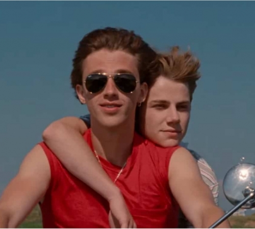 Запретные чувства: Первая любовь мальчиков-подростков в трейлере фильма «Лето 85-го»