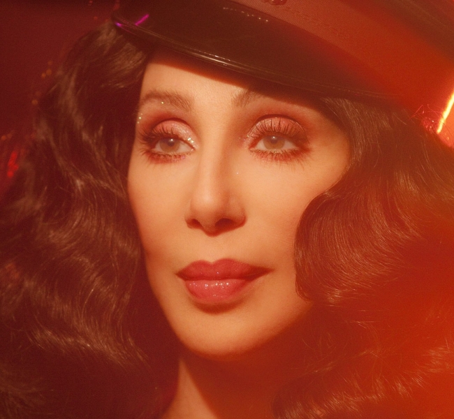 72-летняя певица Шер представила новый альбом Dancing Queen