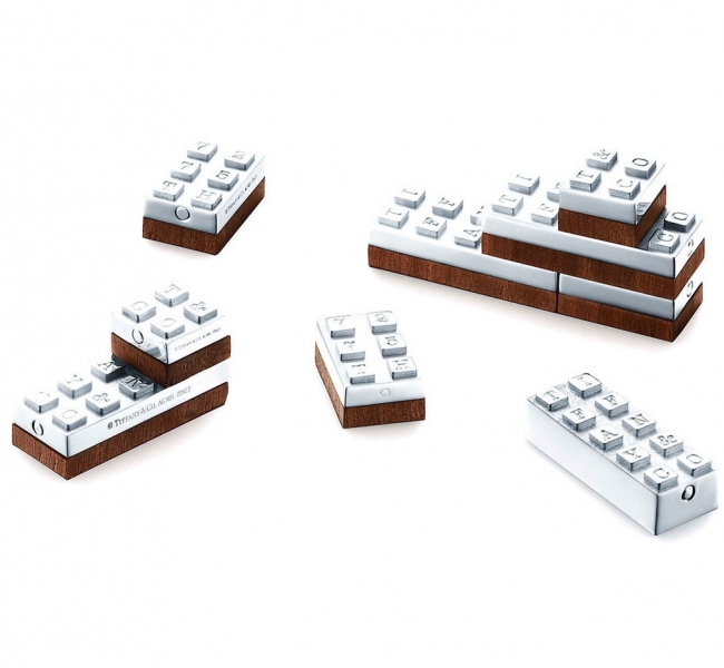 Игрушки для взрослых: Tiffany & Co. выпустили серебряные кубики LEGO