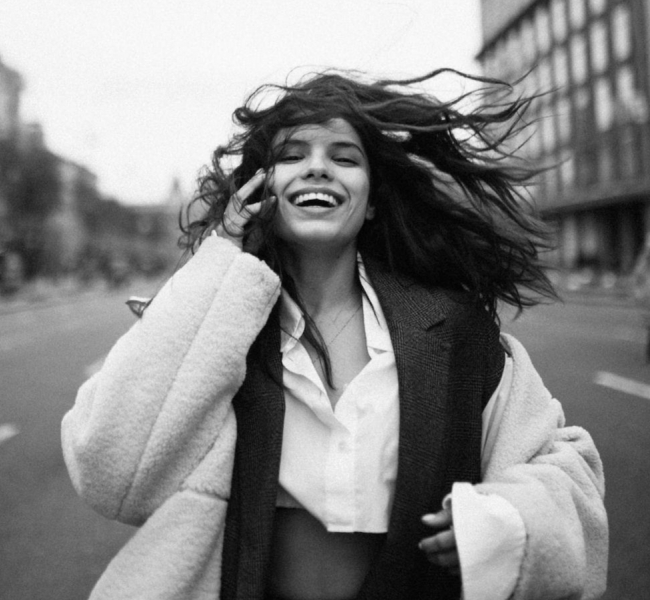 PROUD: Michelle Andrade в новой песне призывает каждого гордиться собой