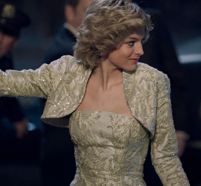 Правительство Великобритании хочет к сериалу «Корона» добавить дисклеймер о «вреде для здоровья»