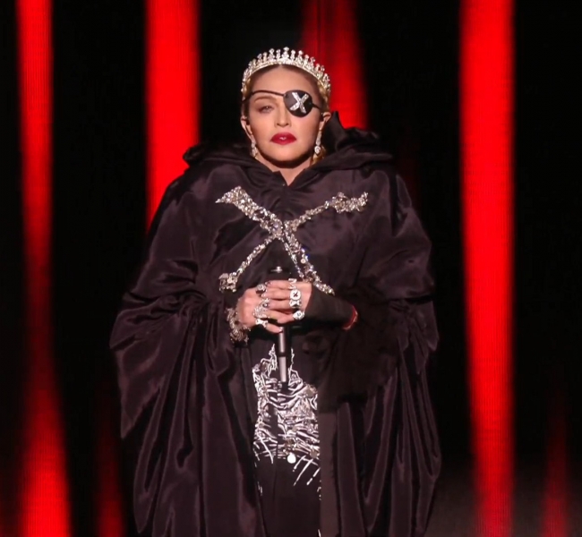 Аннулирование победы, провал Мадонны и феерия Сердючки: 4 провокационных факта о песенном конкурсе "Евровидение – 2019"