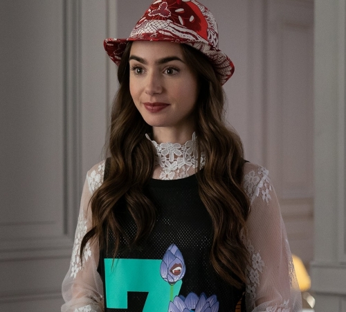 Очень французский анонс: Выйдет второй сезон противоречивого сериала «Эмили в Париже»