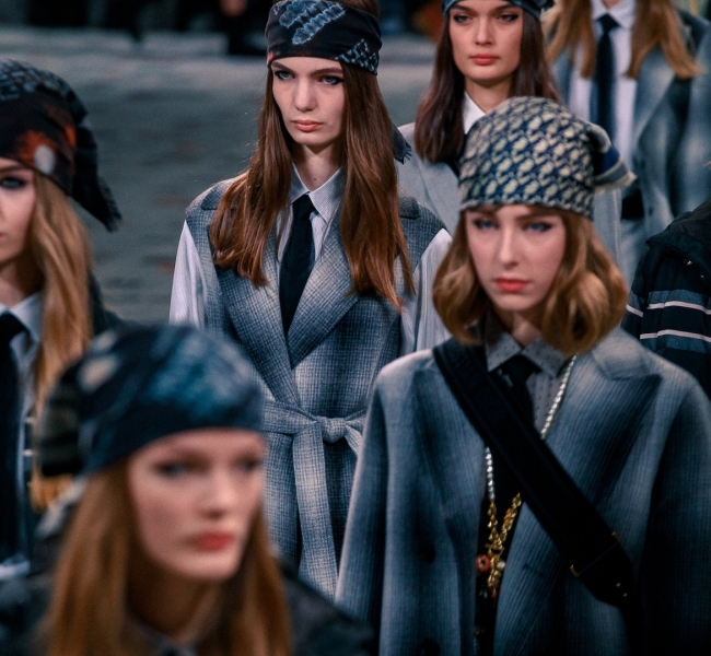 Сила женщин и образы молодости дизайнера Марии Грации Кьюри на показе Dior FW20