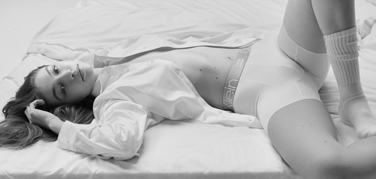 Очень соблазнительная Джиджи Хадид в мужских боксерах в кампании KITH x Calvin Klein