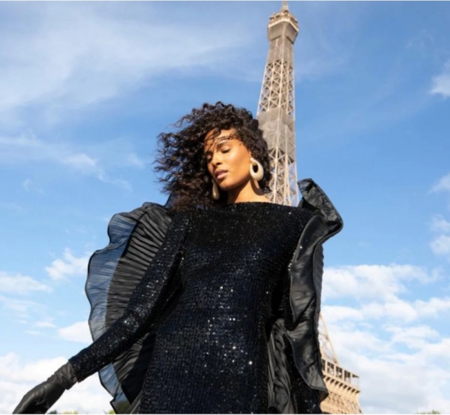 Вояж по Сене: Balmain представили кутюрную коллекцию на барже