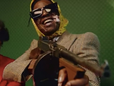 Бабушки уже не те: A$AP Rocky расстреливает полицейских-свиней в сказочно-сюрреалистическом клипе Babushka Boi