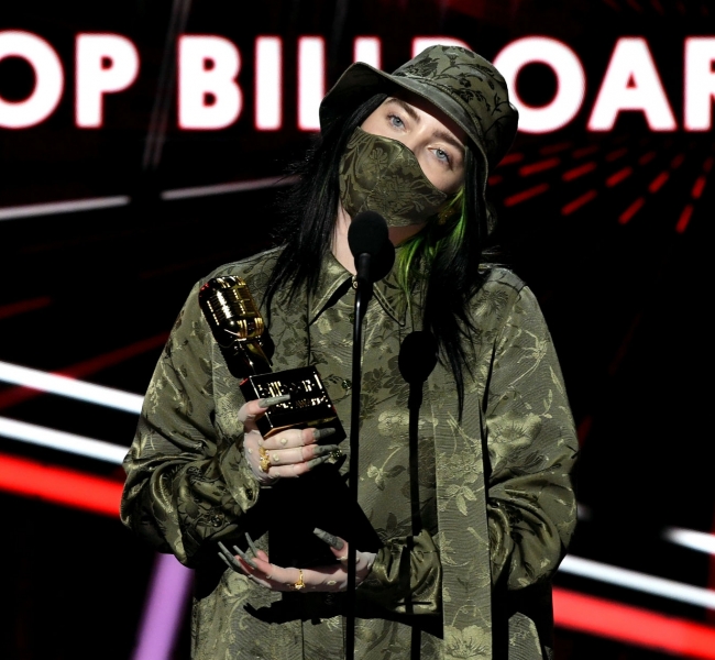 Билли Айлиш и Тейлор Свифт лидируют: Вот все победители премии Billboard Music Awards 2020