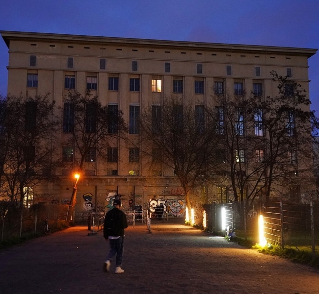 «Смогут зайти даже бабушки»: Берлинский ночной клуб Berghain превращается в арт-галерею