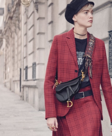 Круизная коллекция Dior представляет новые итерации культовых сумок Saddle Bag и Tote Book