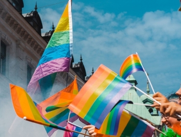 На небе и на земле: Однополые пары в Ирландии теперь могут венчаться в религиозных учреждениях