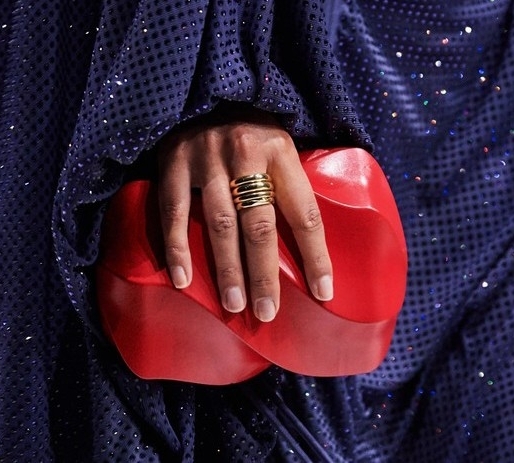 Новый Must-Have аксессуар - клатч Whirl Clutch от Bottega Veneta