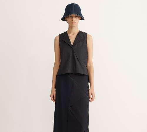 COS представляет устойчивую "архитектурную" коллекцию для SS20