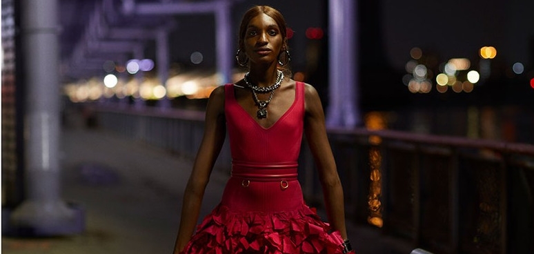 Транс-модели в роскошной кампании женской коллекции Alexander McQueen