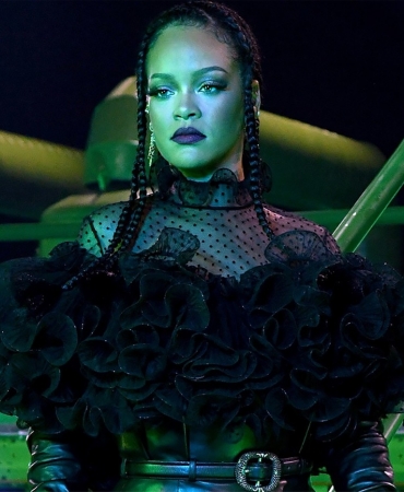 Рианна жарко анонсировала долгожданный показ SAVAGE X FENTY