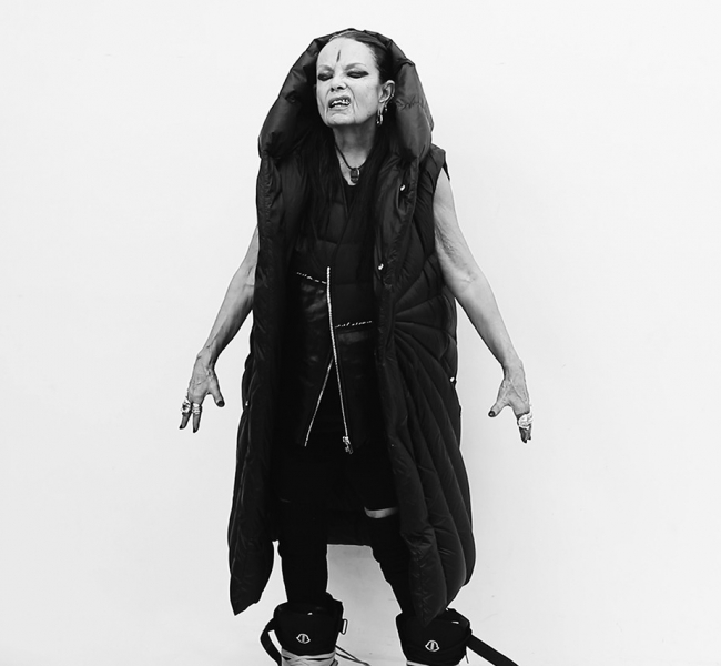 Moncler x Rick Owens отправляются в турне в Милан на особом автобусе