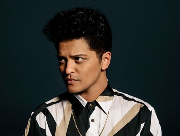 Bruno Mars презентовал новое видео "Versace On The Floor"
