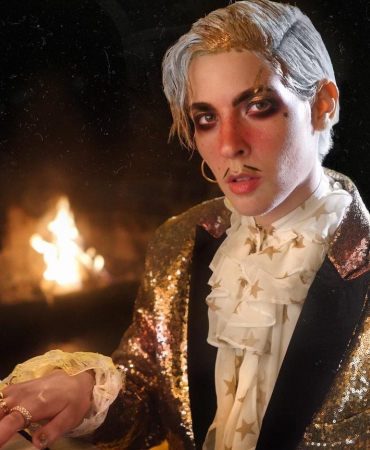 Сатира и мужское эго в новом видео перформанс-артиста Дориана Электра