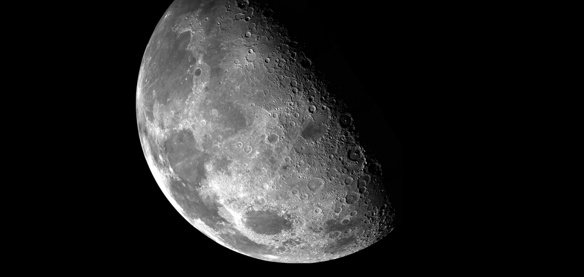 NASA отправит первый космический корабль на темную сторону Луны