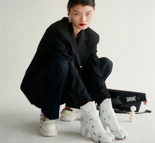 Включая культовые Tabi: Maison Margiela и MM6 представили элегантные силуэты FW20