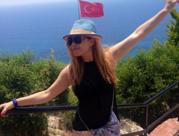 Певица Lilu провела конкурс по pole-dance на турецком побережье (фото)