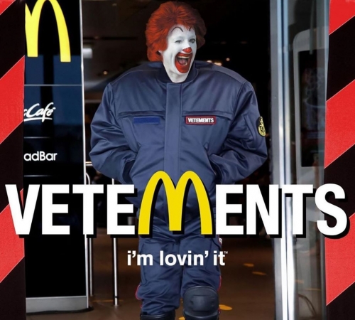 Vetements обвинили Balenciaga в плагиате. Но обе футболки создал Демна Гвасалия!