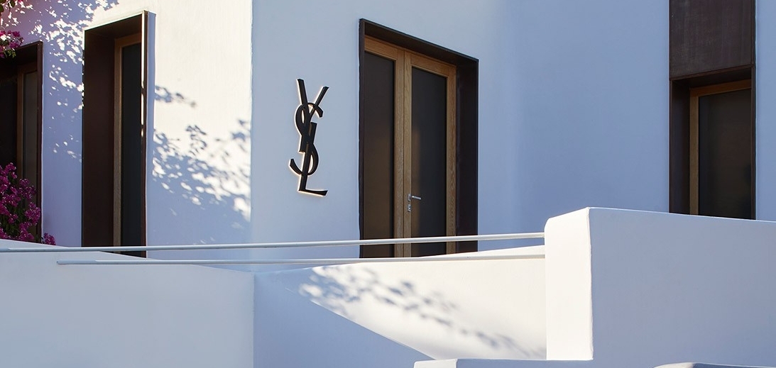 Жемчужина острова: Взгляните на новый магазин Saint Laurent на Миконосе, Греция