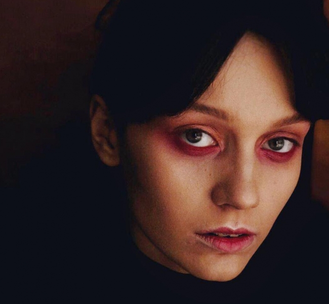 «Главное очень сильно хотеть»: DaKooka представила новое фатальное видео на песню «Стук»