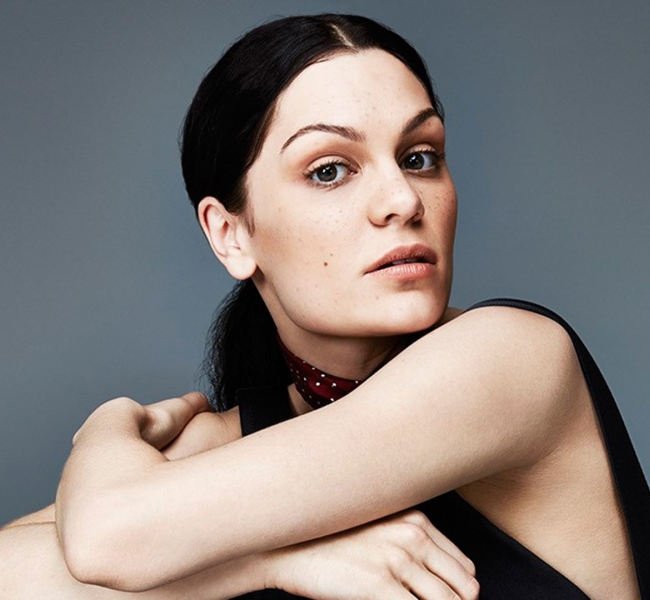 Тем, кого нет с нами в это Рождество: Jessie J раскрывает эмоциональный смысл ее песни
