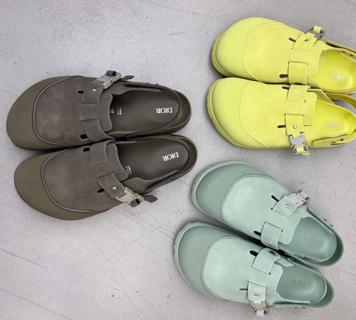 Зверніть увагу на майбутні токійські мюлі Dior X Birkenstock