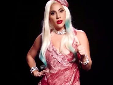 Леди Гага снова примерила свои самые культовые образы в агитационном видео, призывая поклонников идти на выборы