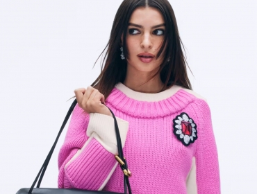 Emily Ratajkowski стала обличчям нової сумки The Dual від Marc Jacobs