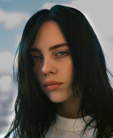 В шкафу у звезды: Billie Eilish эксклюзивно продемонстрировала свой яркий и смелый гардероб