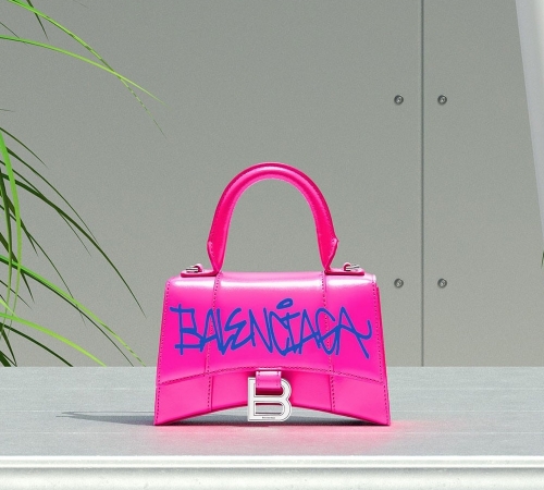 Роскошный вандализм: Balenciaga разрешат нарисовать эксклюзивное граффити на своих сумках