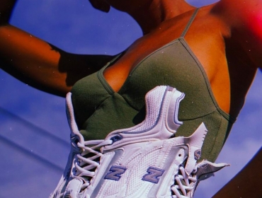 Такого мы еще не видели: Дизайнер Сьерра Бойд делает очень крутые корсеты из старых кроссовок