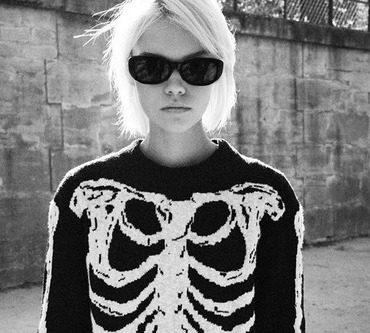 «Кошелек или жизнь»: Saint Laurent выпустили мрачную капсулу специально на Хэллоуин
