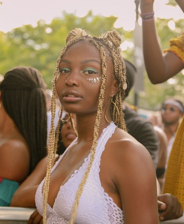 Черные пантеры: Самые смелые бьюти-образы на фестивале Afropunk 2019 в Бруклине