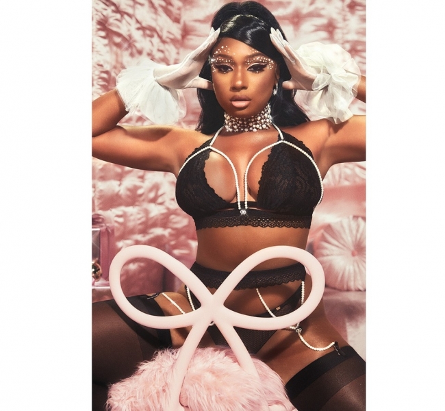 Новая рэп-икона Megan Thee Stallion стала лицом праздничной коллекции Savage X Fenty