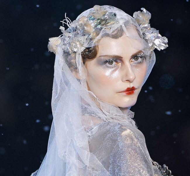 Снежные королевы на показе коллекции John Galliano 2009 года