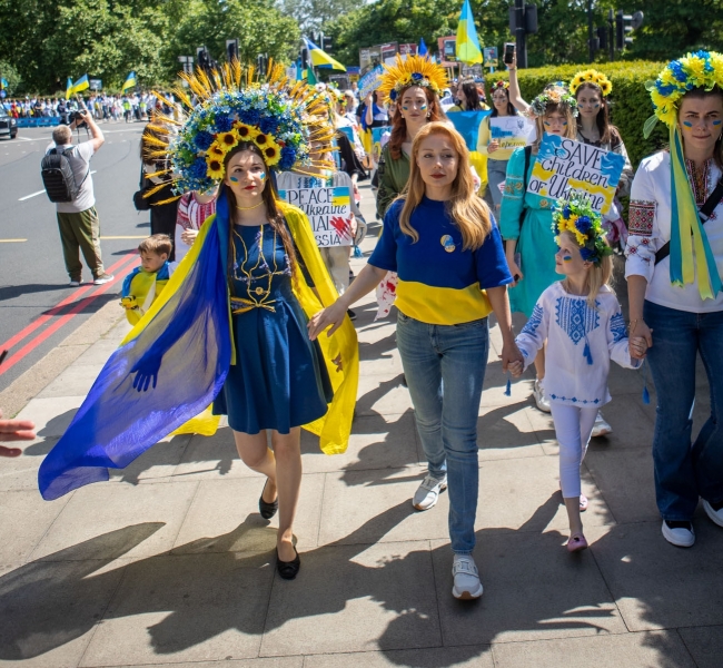 Тіна Кароль вийшла на Марш Матерів у Лондоні та зачитала листи з війни на своєму концерті