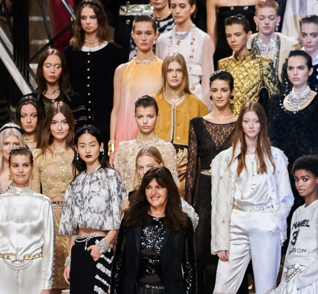 Вирджини Виар представила коллекцию Chanel «Métiers d’Art» и воссоздала легендарную квартиру Коко