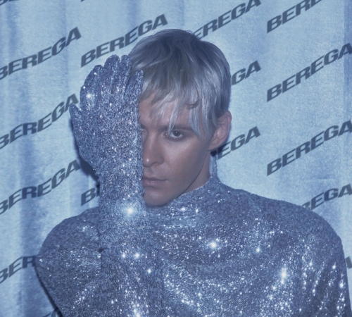 В новом клипе Барских возвращает моду на 80-е