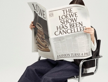 «Показ в новостях»: LOEWE представили коллекцию FW21 в печатных газетах