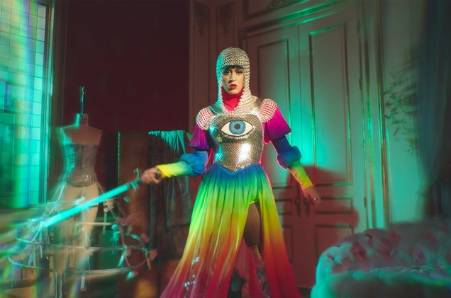 Katy Perry сыграла роль французской королевы в новом видео 