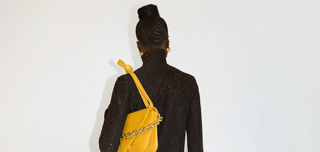 Новый хит: Bottega Veneta обновляет свой модельный ряд сумкой Mount Bag